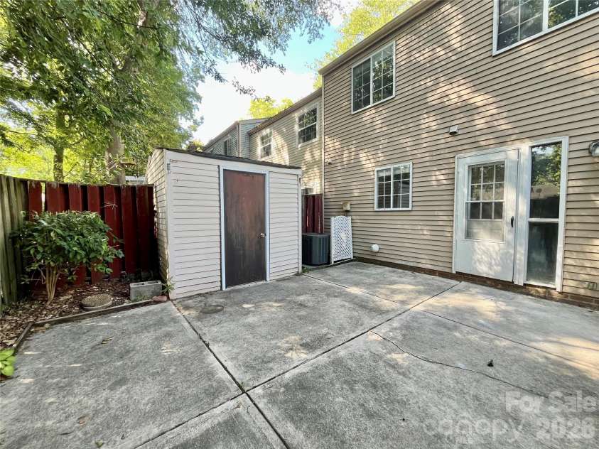 8234 Knights Bridge Road, Charlotte, NC 28210.  MLS# CAR4437320, YatesRealty ID 58276. 