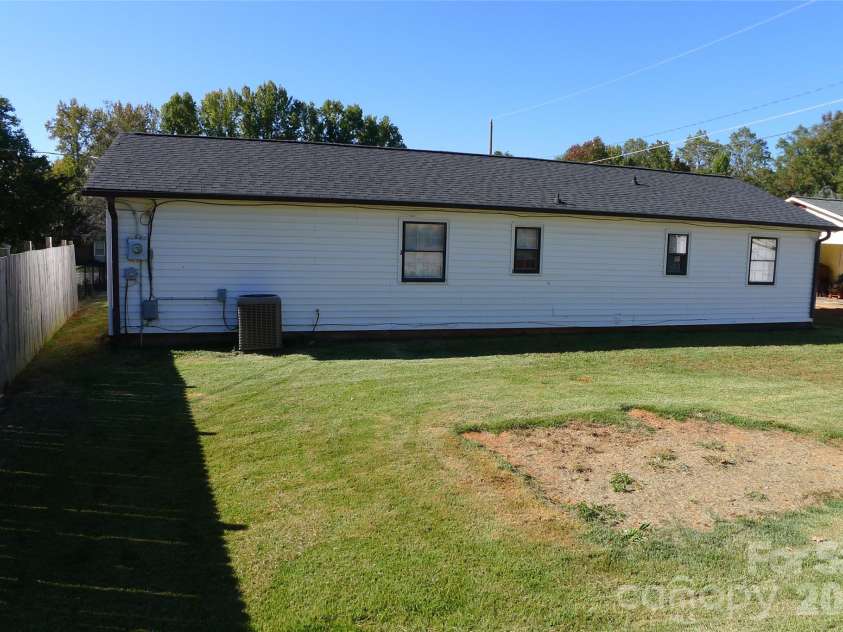 133 Windward Circle, Mocksville, NC 27028.  MLS# CAR4436625, YatesRealty ID 58278. 