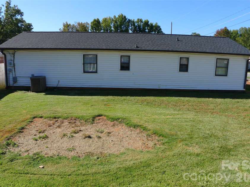 133 Windward Circle, Mocksville, NC 27028.  MLS# CAR4436625, YatesRealty ID 58278. 