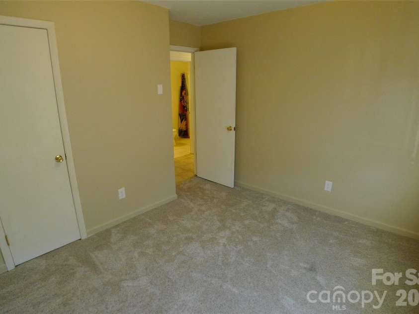 133 Windward Circle, Mocksville, NC 27028.  MLS# CAR4436625, YatesRealty ID 58278. 