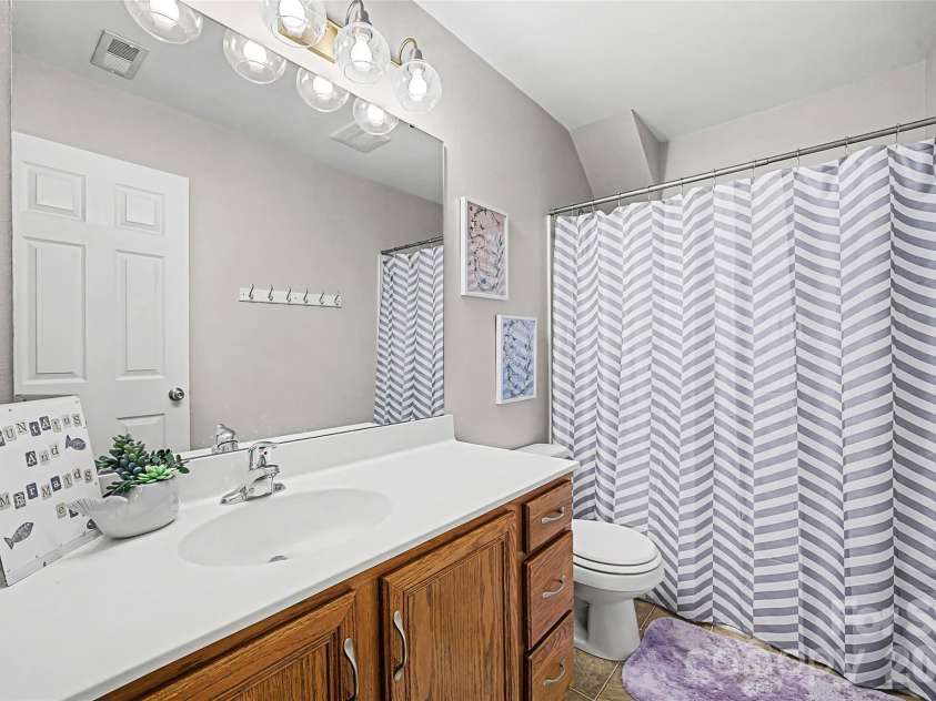 4913 Salera Lane, Fort Mill, SC 29707.  MLS# CAR4340458, YatesRealty ID 5828. 2ND LEVEL BATH
