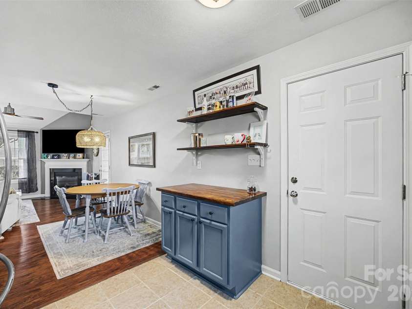 4913 Salera Lane, Fort Mill, SC 29707.  MLS# CAR4340458, YatesRealty ID 5828. NICE DETAILS!
