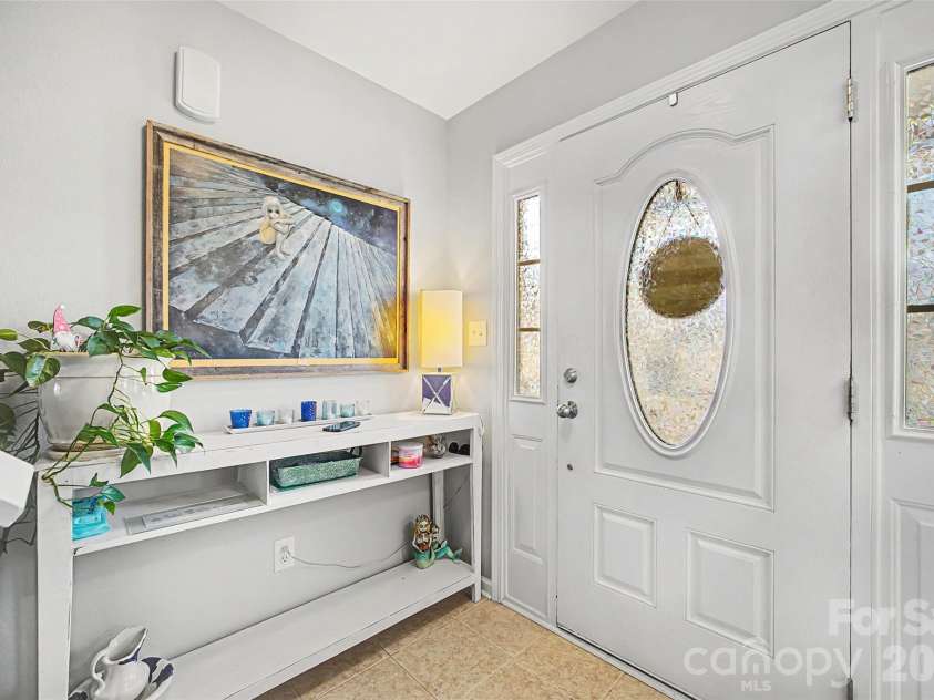 4913 Salera Lane, Fort Mill, SC 29707.  MLS# CAR4340458, YatesRealty ID 5828. NICE FOYER!