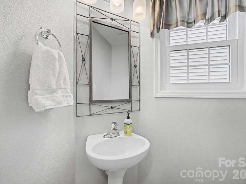 4913 Salera Lane, Fort Mill, SC 29707.  MLS# CAR4340458, YatesRealty ID 5828. POWDER ROOM