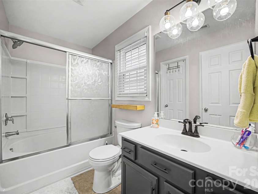 4913 Salera Lane, Fort Mill, SC 29707.  MLS# CAR4340458, YatesRealty ID 5828. PRIMARY BATH