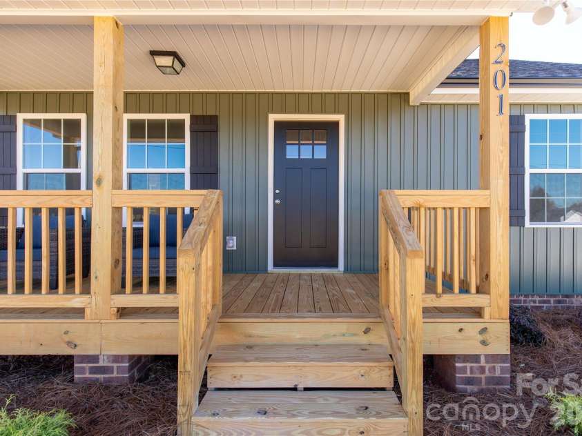 201 Springlake Road, York, SC 29745.  MLS# CAR4437296, YatesRealty ID 58280. 