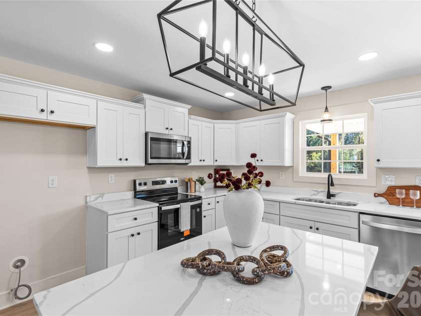 201 Springlake Road, York, SC 29745.  MLS# CAR4437296, YatesRealty ID 58280. 