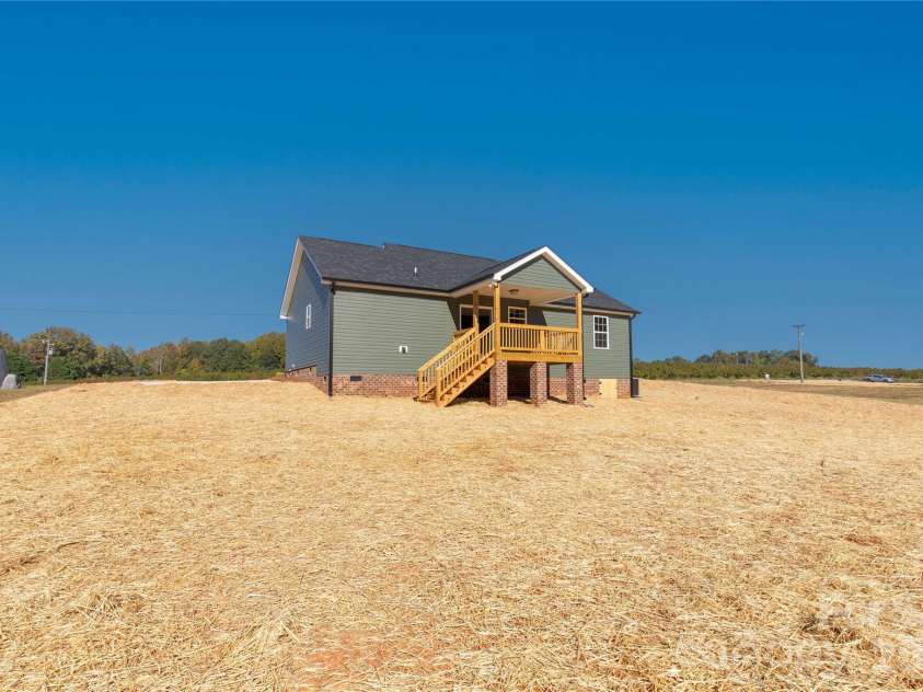 201 Springlake Road, York, SC 29745.  MLS# CAR4437296, YatesRealty ID 58280. 