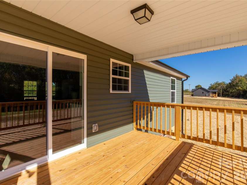 201 Springlake Road, York, SC 29745.  MLS# CAR4437296, YatesRealty ID 58280. 