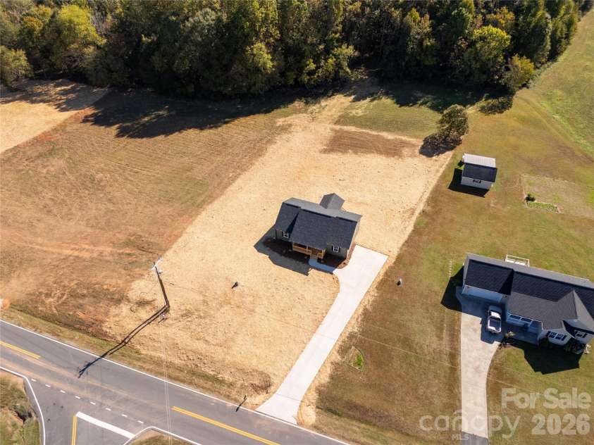 201 Springlake Road, York, SC 29745.  MLS# CAR4437296, YatesRealty ID 58280. 