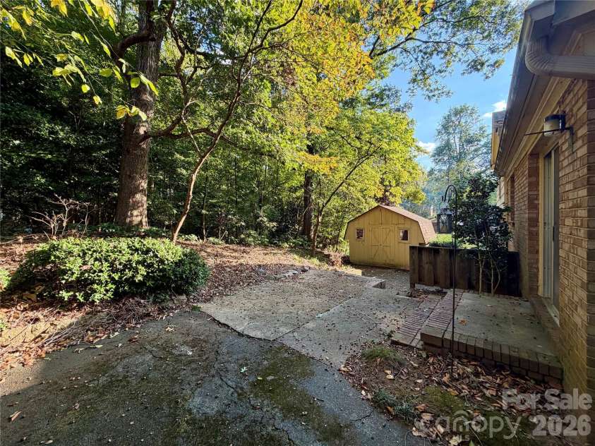 6207 Colchester Place, Charlotte, NC 28210.  MLS# CAR4435650, YatesRealty ID 58282. 