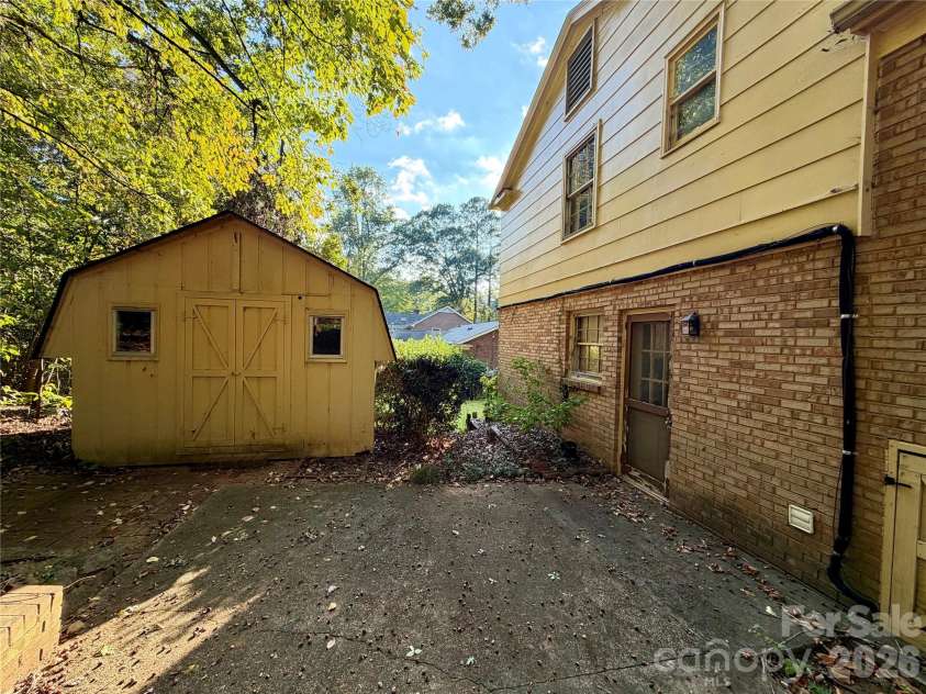 6207 Colchester Place, Charlotte, NC 28210.  MLS# CAR4435650, YatesRealty ID 58282. 