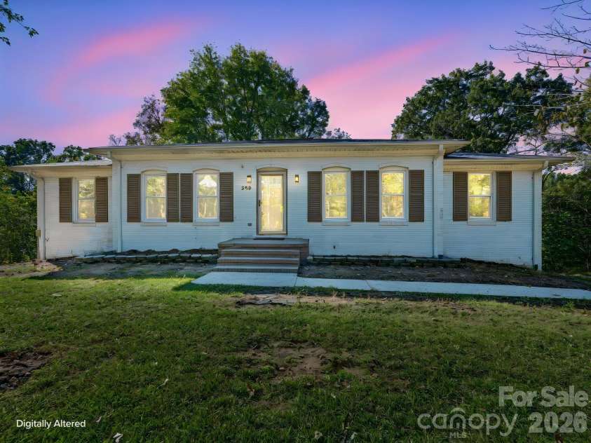 590 Crestmont Drive, Concord, NC 28025.  MLS# CAR4437299, YatesRealty ID 58284. 