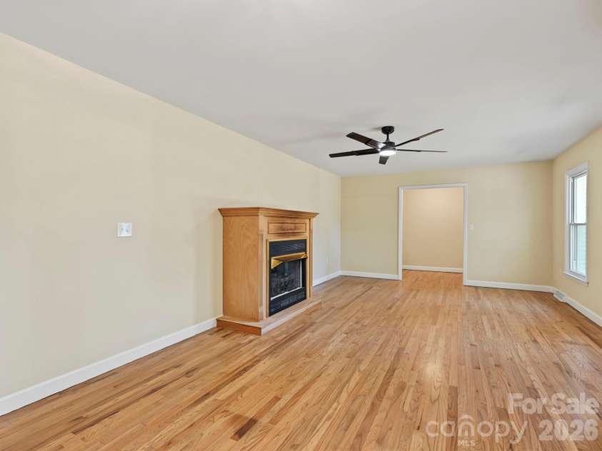 590 Crestmont Drive, Concord, NC 28025.  MLS# CAR4437299, YatesRealty ID 58284. 