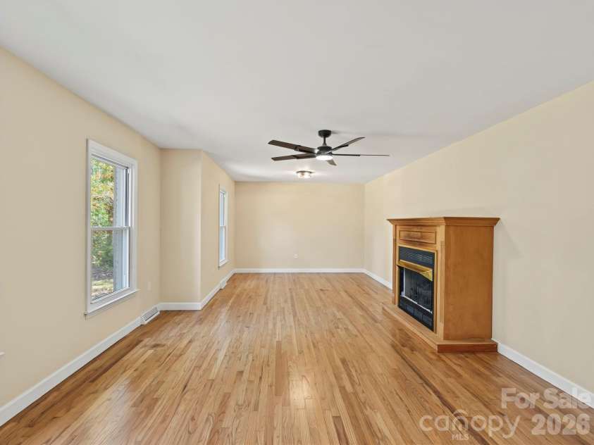 590 Crestmont Drive, Concord, NC 28025.  MLS# CAR4437299, YatesRealty ID 58284. 