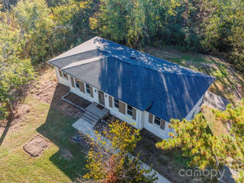 590 Crestmont Drive, Concord, NC 28025.  MLS# CAR4437299, YatesRealty ID 58284. 