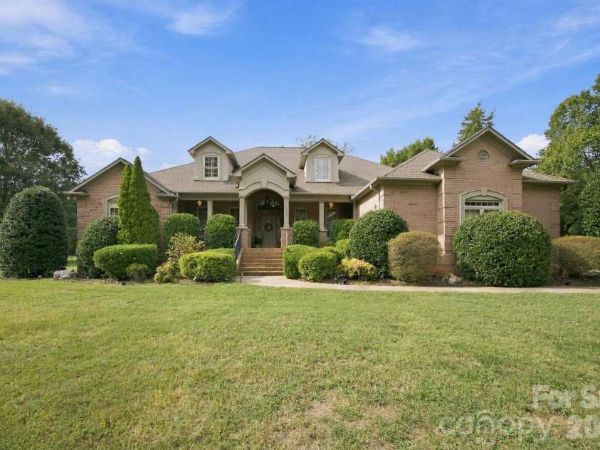 6026 Stonepath Lane, Waxhaw, NC 28173.  MLS# CAR4431523, YatesRealty ID 58286. 