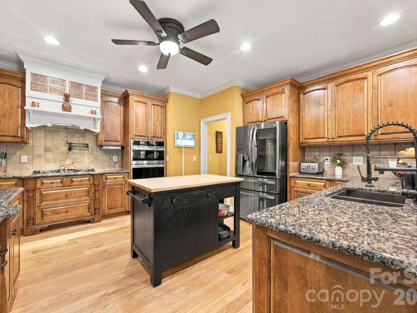 6026 Stonepath Lane, Waxhaw, NC 28173.  MLS# CAR4431523, YatesRealty ID 58286. 