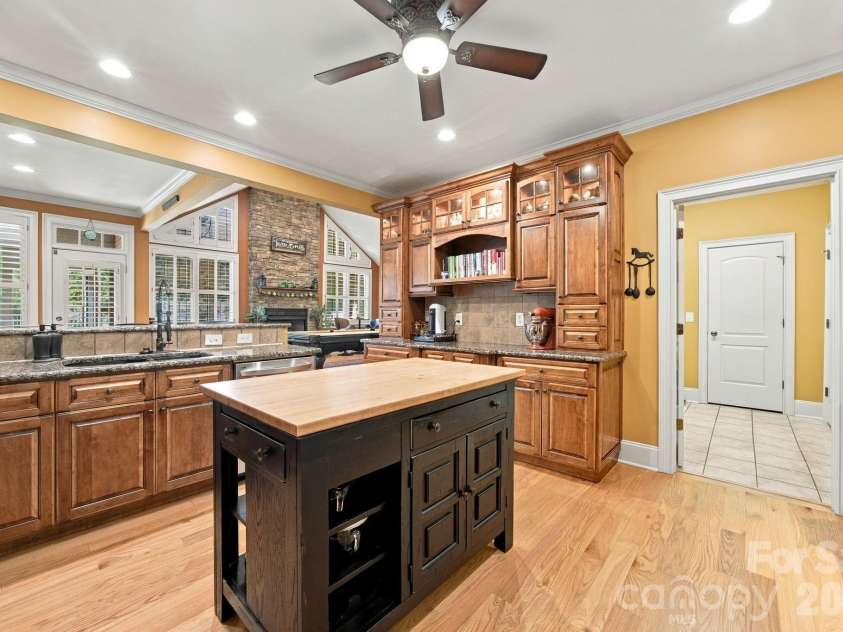 6026 Stonepath Lane, Waxhaw, NC 28173.  MLS# CAR4431523, YatesRealty ID 58286. 