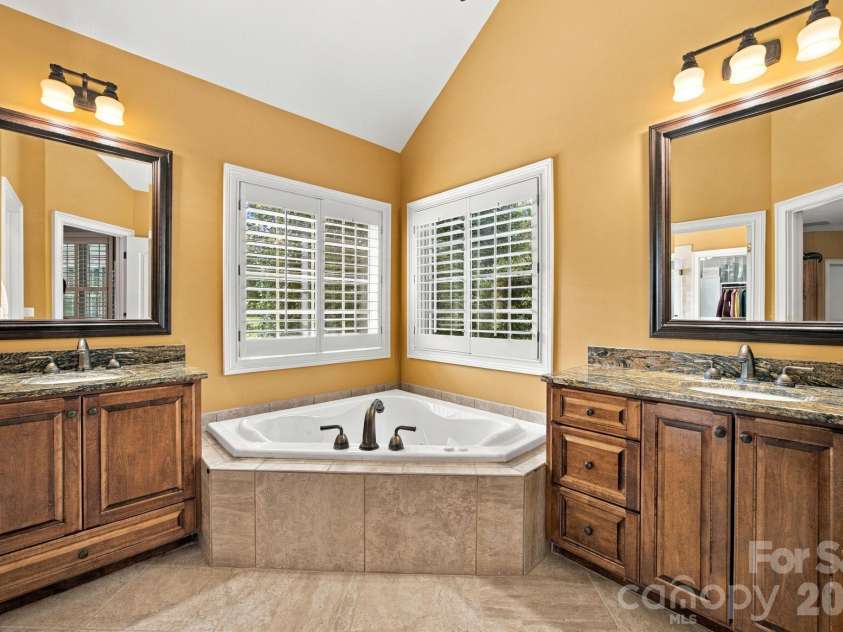 6026 Stonepath Lane, Waxhaw, NC 28173.  MLS# CAR4431523, YatesRealty ID 58286. 
