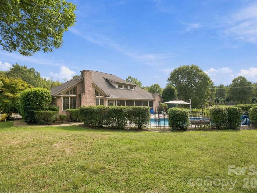6026 Stonepath Lane, Waxhaw, NC 28173.  MLS# CAR4431523, YatesRealty ID 58286. 