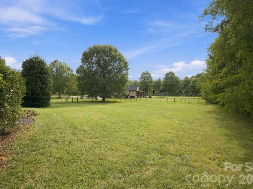 6026 Stonepath Lane, Waxhaw, NC 28173.  MLS# CAR4431523, YatesRealty ID 58286. 