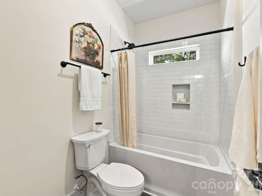 9140 Smith Road, Kannapolis, NC 28081.  MLS# CAR4437349, YatesRealty ID 58291. Jack & Jill Shower