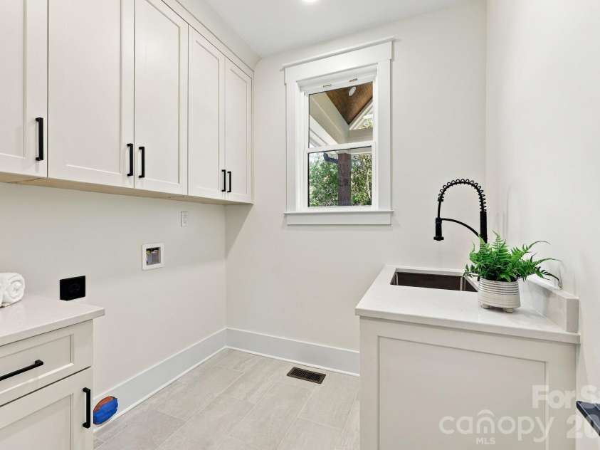 9140 Smith Road, Kannapolis, NC 28081.  MLS# CAR4437349, YatesRealty ID 58291. Laundry Room