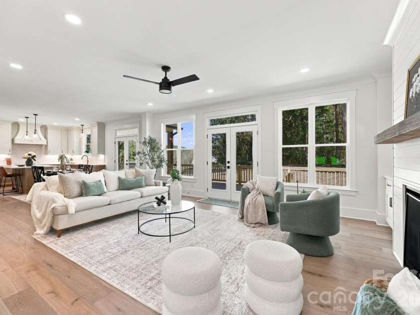 9140 Smith Road, Kannapolis, NC 28081.  MLS# CAR4437349, YatesRealty ID 58291. Living Room