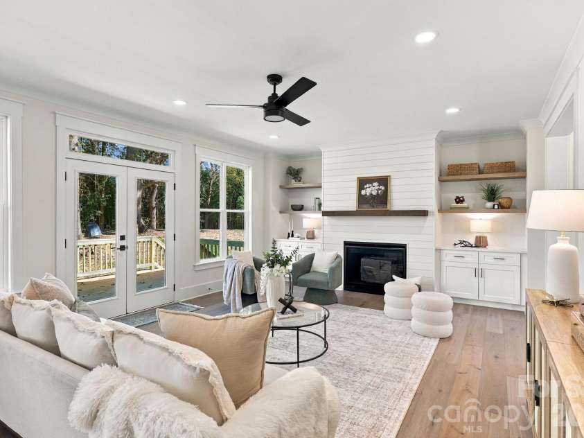 9140 Smith Road, Kannapolis, NC 28081.  MLS# CAR4437349, YatesRealty ID 58291. Living Room