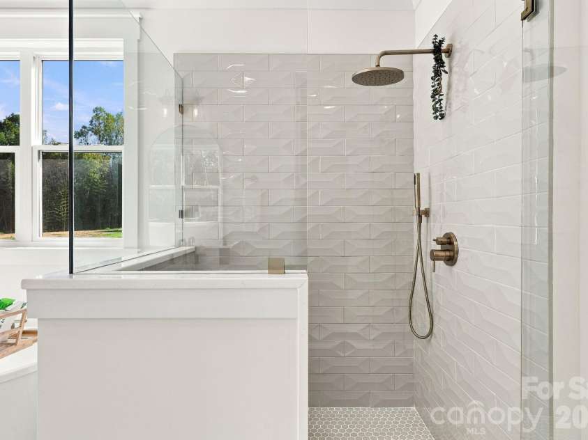 9140 Smith Road, Kannapolis, NC 28081.  MLS# CAR4437349, YatesRealty ID 58291. Primary Shower