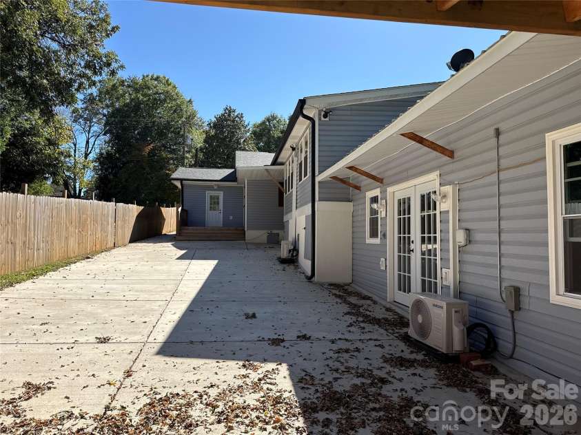 214 Springs Street, Lancaster, SC 29720.  MLS# CAR4437369, YatesRealty ID 58294. 