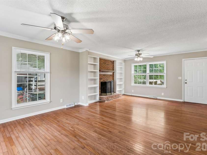 550 Englewood Street, Concord, NC 28025.  MLS# CAR4411776, YatesRealty ID 58299. 