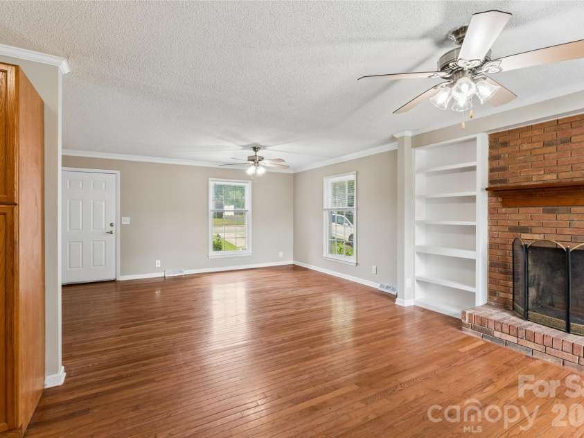 550 Englewood Street, Concord, NC 28025.  MLS# CAR4411776, YatesRealty ID 58299. 