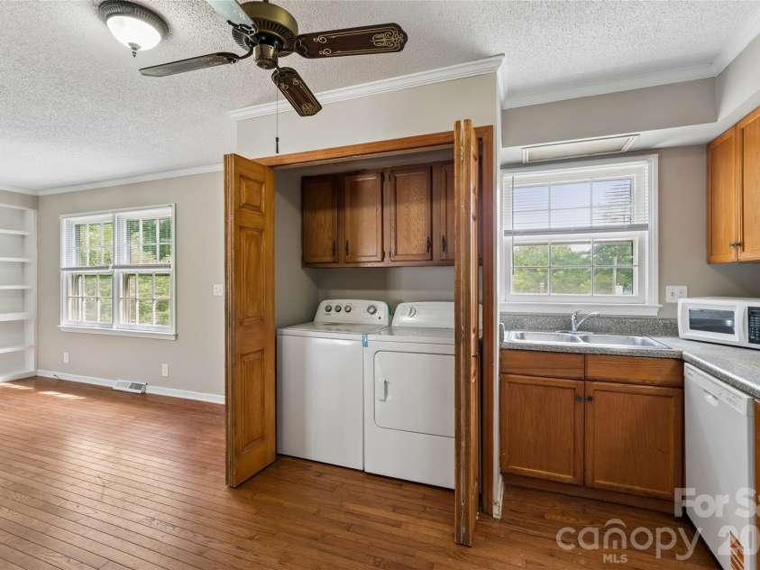 550 Englewood Street, Concord, NC 28025.  MLS# CAR4411776, YatesRealty ID 58299. 