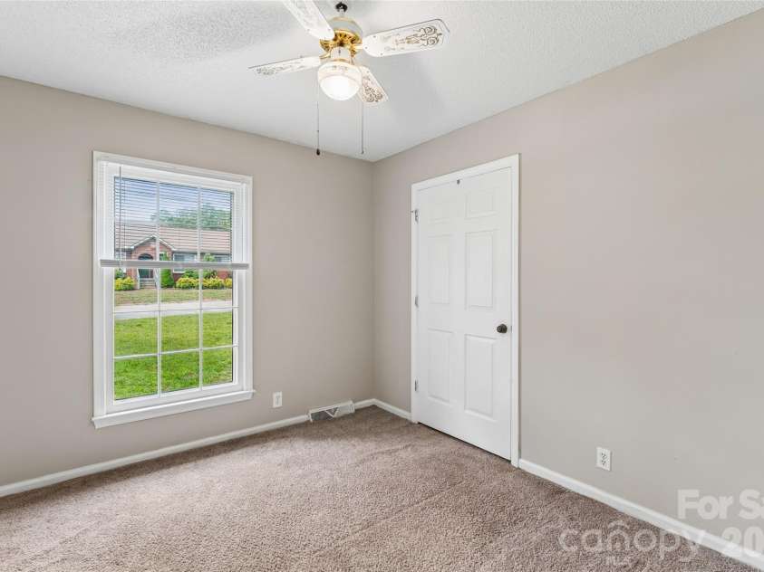 550 Englewood Street, Concord, NC 28025.  MLS# CAR4411776, YatesRealty ID 58299. 