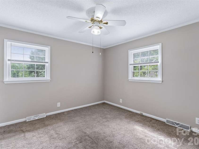 550 Englewood Street, Concord, NC 28025.  MLS# CAR4411776, YatesRealty ID 58299. 