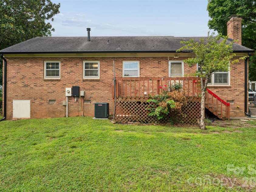 550 Englewood Street, Concord, NC 28025.  MLS# CAR4411776, YatesRealty ID 58299. 