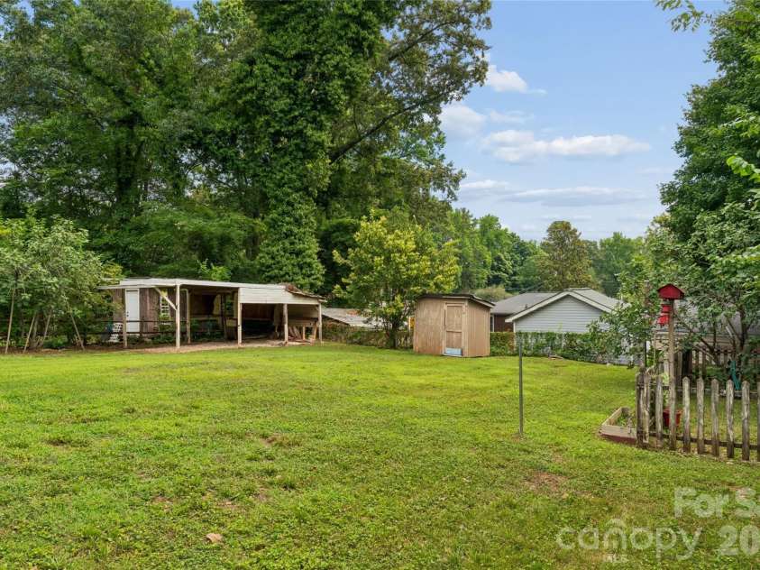 550 Englewood Street, Concord, NC 28025.  MLS# CAR4411776, YatesRealty ID 58299. 