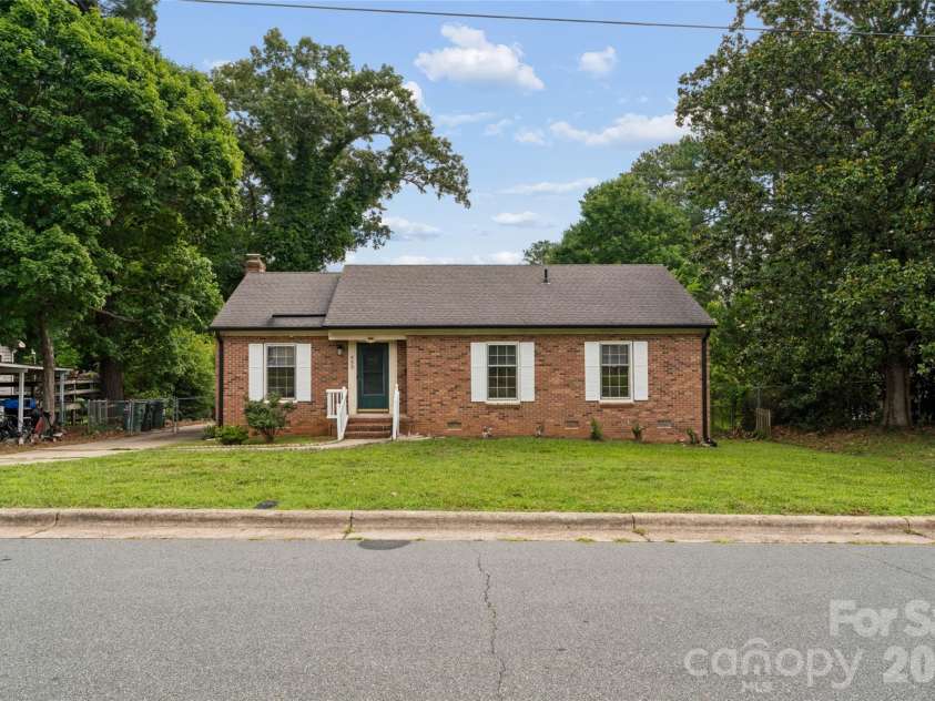 550 Englewood Street, Concord, NC 28025.  MLS# CAR4411776, YatesRealty ID 58299. 