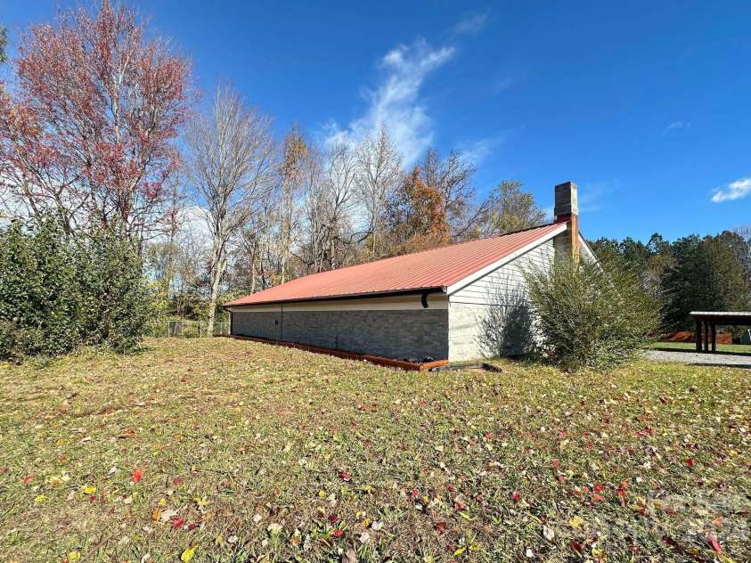 133 Elmwood Road, Statesville, NC 28625.  MLS# CAR4201300, YatesRealty ID 583. 