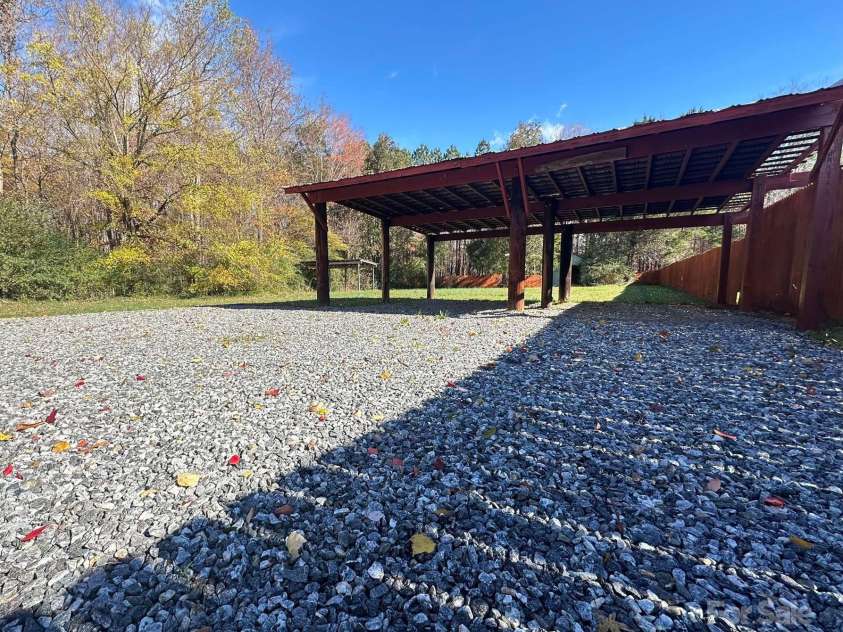 133 Elmwood Road, Statesville, NC 28625.  MLS# CAR4201300, YatesRealty ID 583. 