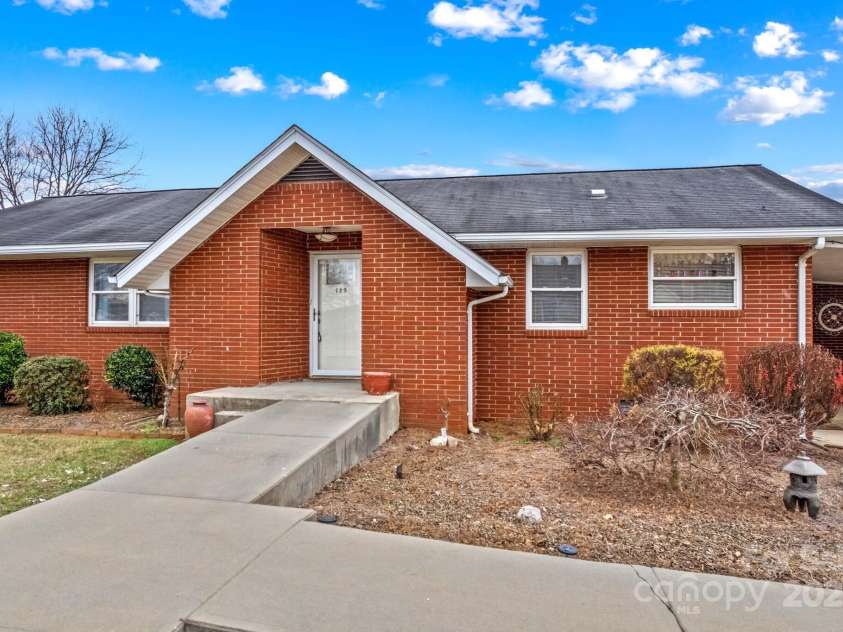 129 Ann Street, Salisbury, NC 28146.  MLS# CAR4208432, YatesRealty ID 5830. 