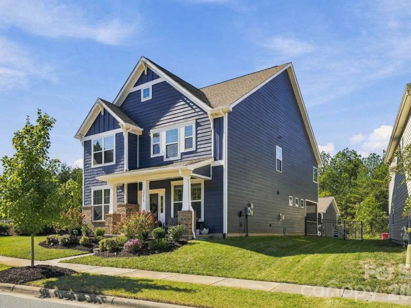 15415 Davidson East Drive, Davidson, NC 28036.  MLS# CAR4435063, YatesRealty ID 58300. 