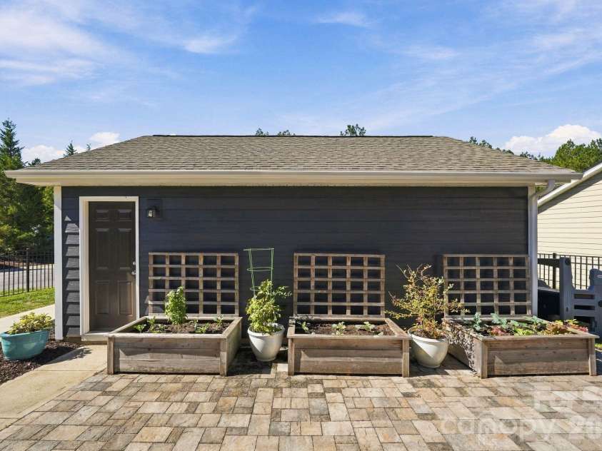 15415 Davidson East Drive, Davidson, NC 28036.  MLS# CAR4435063, YatesRealty ID 58300. 