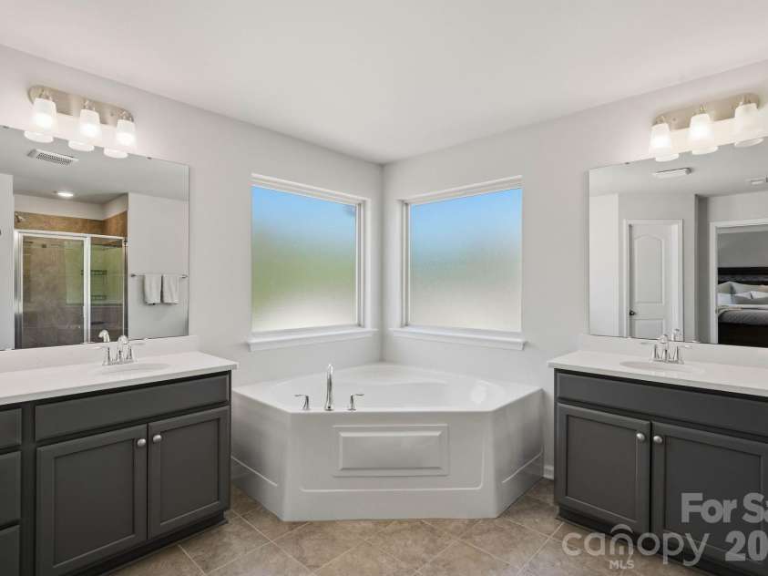 15415 Davidson East Drive, Davidson, NC 28036.  MLS# CAR4435063, YatesRealty ID 58300. 