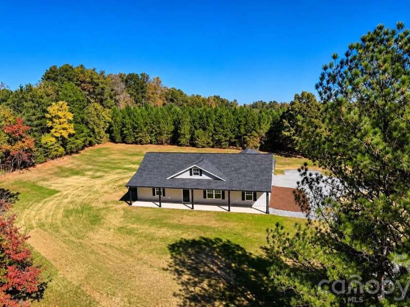 3052 Henry Knob Road, Clover, SC 29710.  MLS# CAR4435893, YatesRealty ID 58301. 