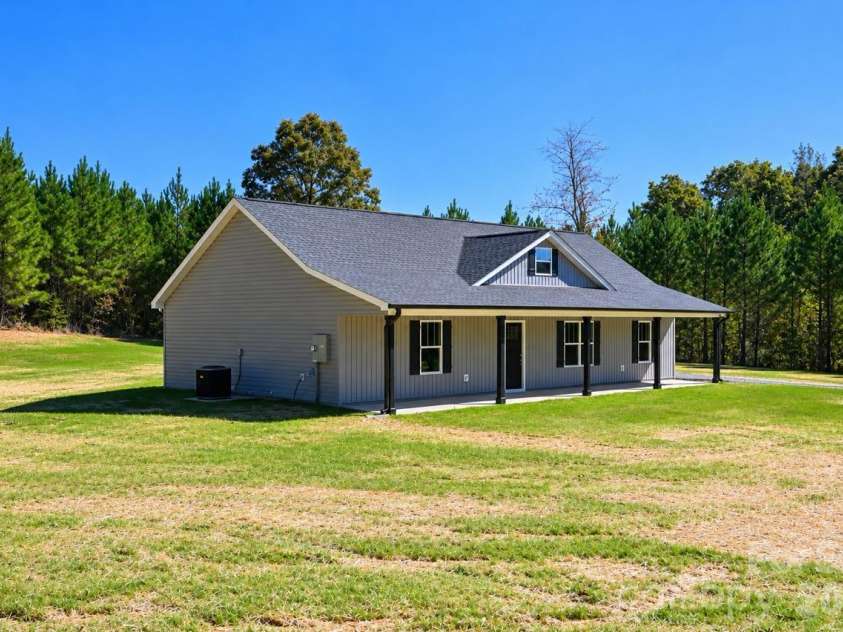 3052 Henry Knob Road, Clover, SC 29710.  MLS# CAR4435893, YatesRealty ID 58301. 