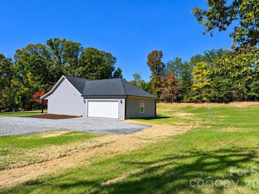 3052 Henry Knob Road, Clover, SC 29710.  MLS# CAR4435893, YatesRealty ID 58301. 