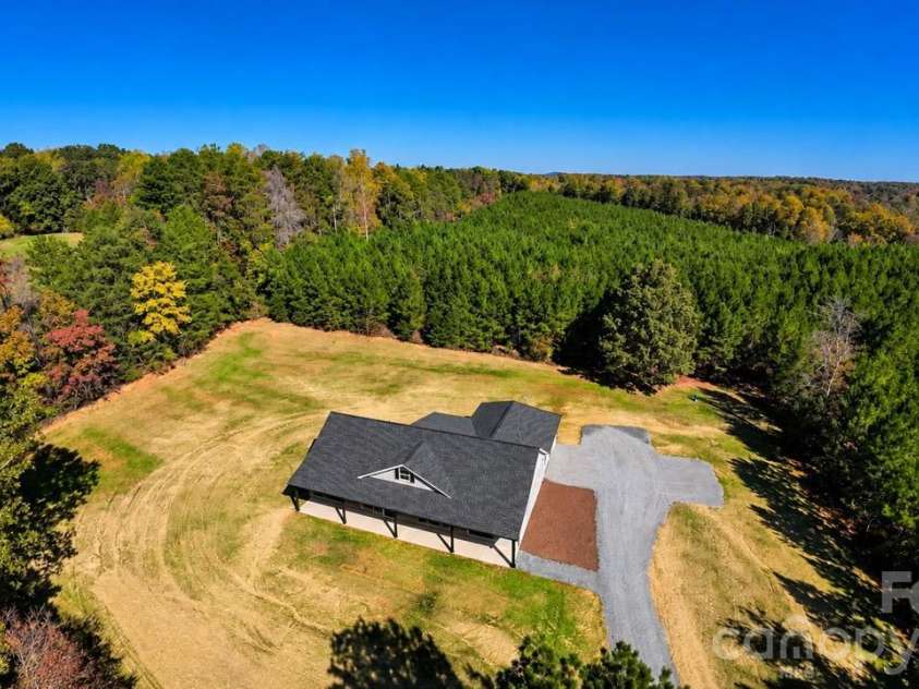 3052 Henry Knob Road, Clover, SC 29710.  MLS# CAR4435893, YatesRealty ID 58301. 